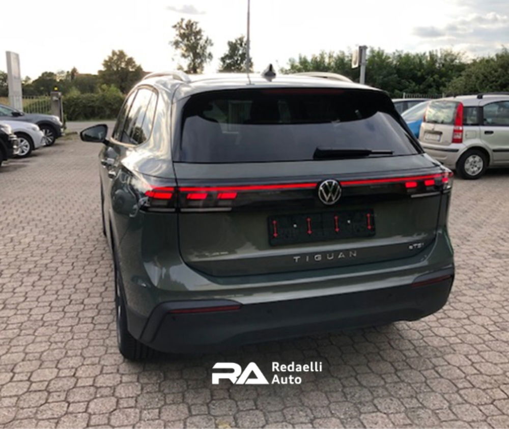 Volkswagen Tiguan nuova a Lecco (4)