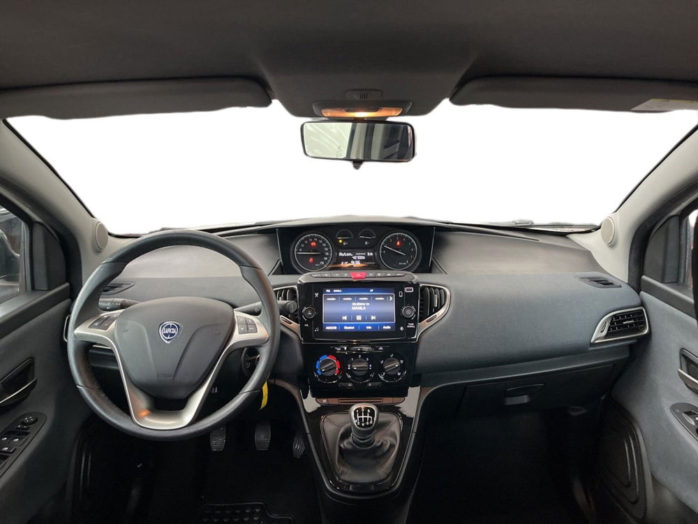 Lancia Ypsilon usata a Torino (10)