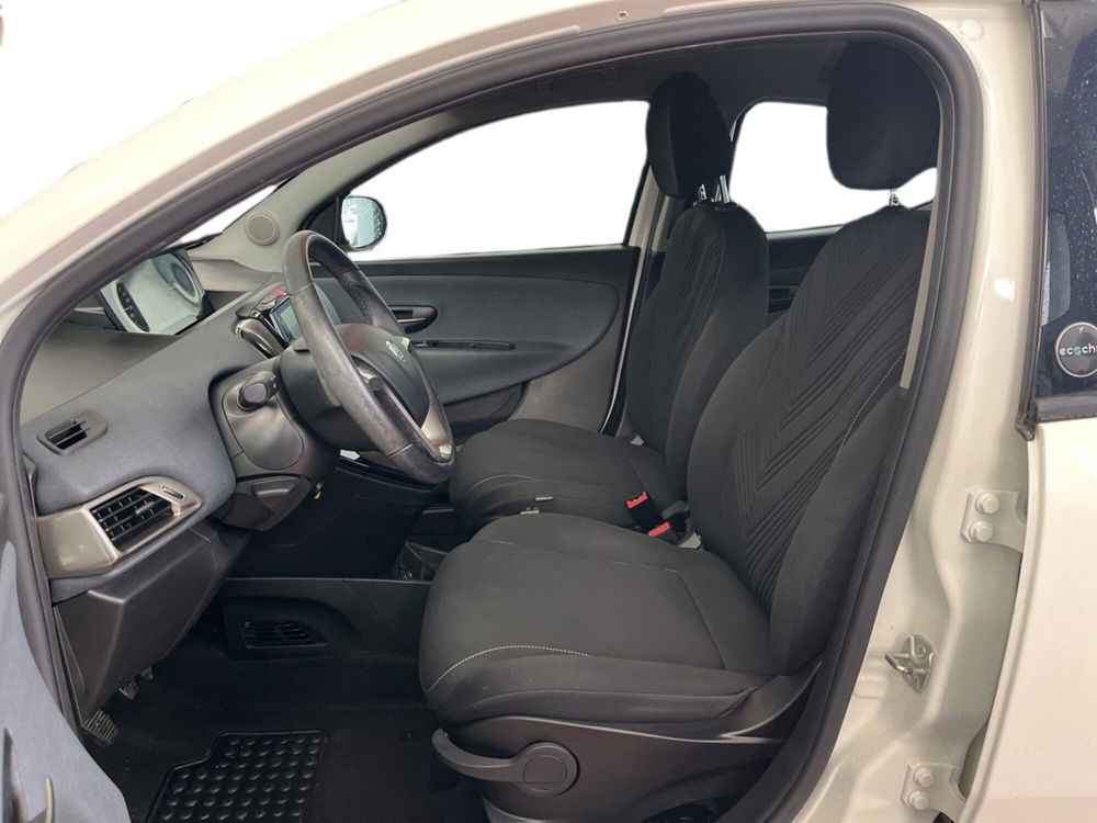 Lancia Ypsilon usata a Torino (9)