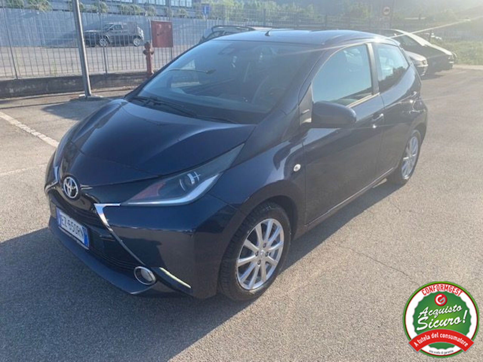 Toyota Aygo 1.0 VVT-i 69 CV 5 porte x-play  del 2015 usata a Lucca