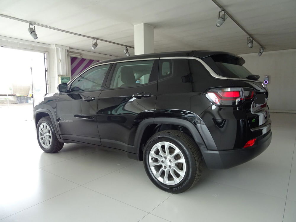 Jeep Compass nuova a Lucca (2)