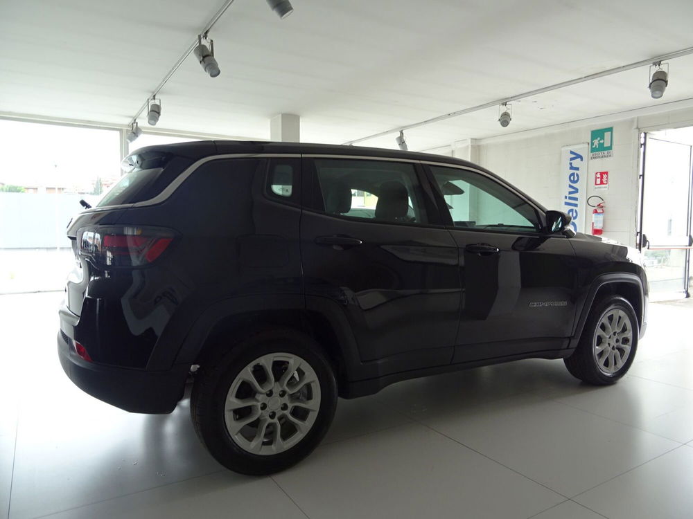 Jeep Compass nuova a Lucca (4)