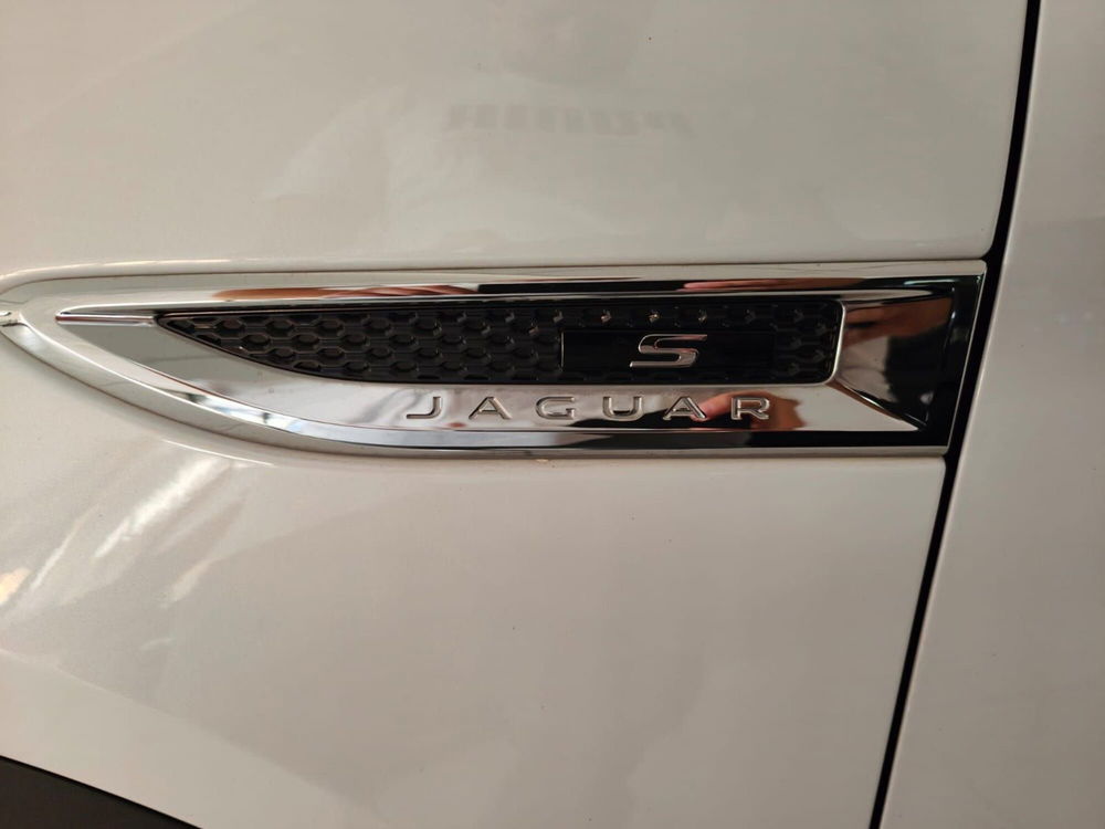 Jaguar E-Pace usata a L'Aquila (8)