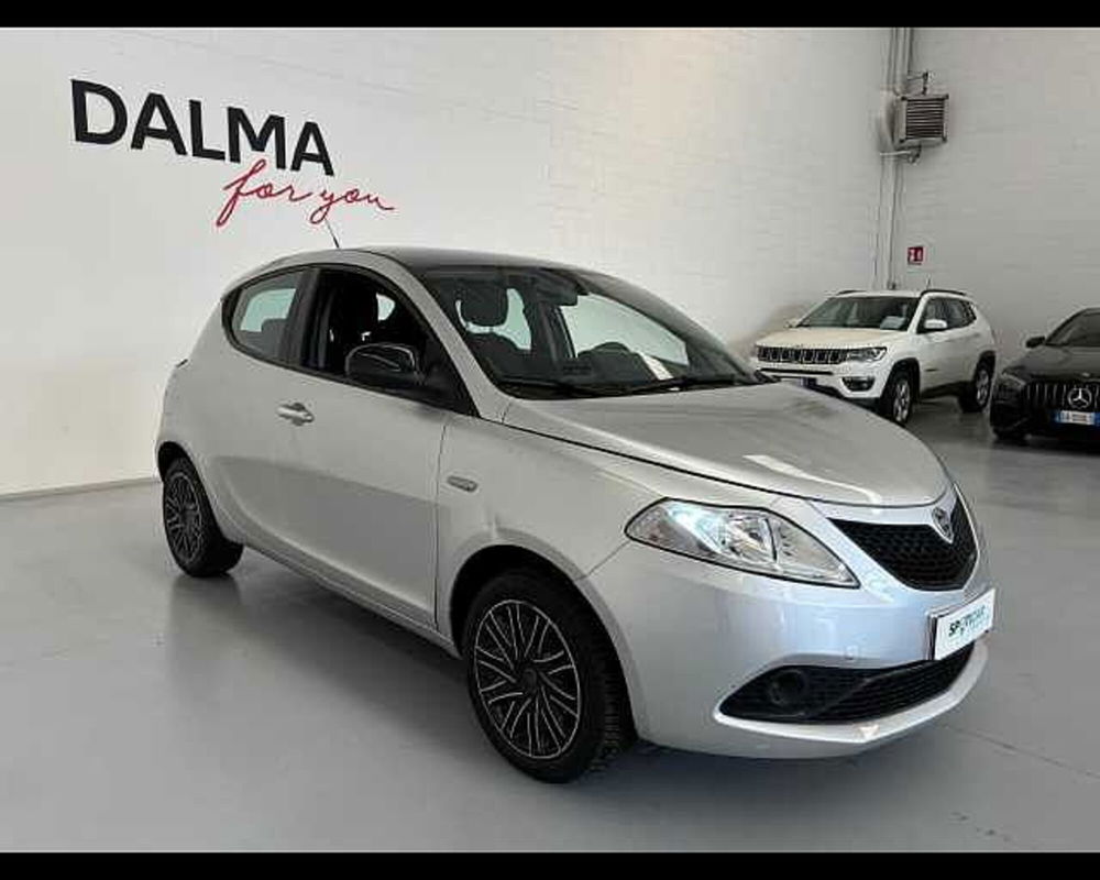 Lancia Ypsilon usata a Milano (3)