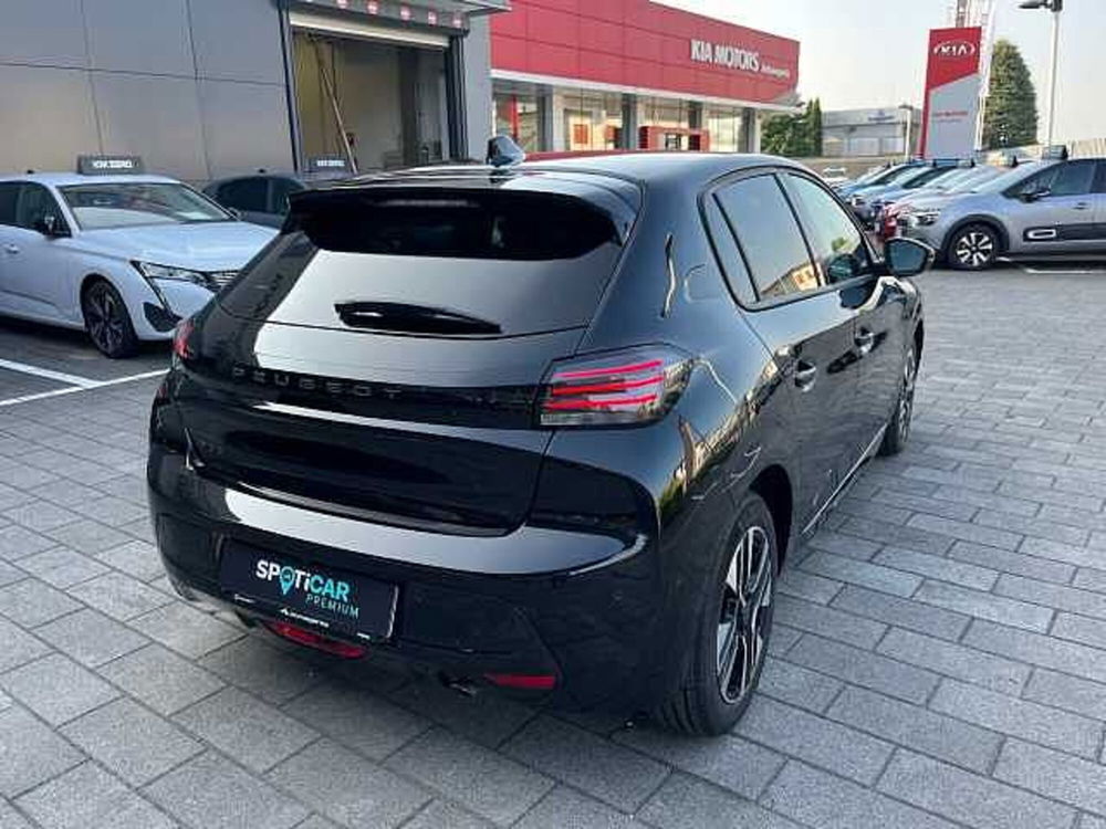 Peugeot 208 nuova a Milano (5)