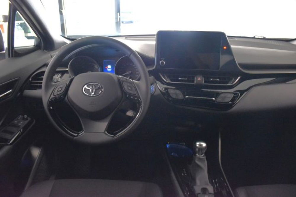 Toyota Toyota C-HR nuova a Padova (9)