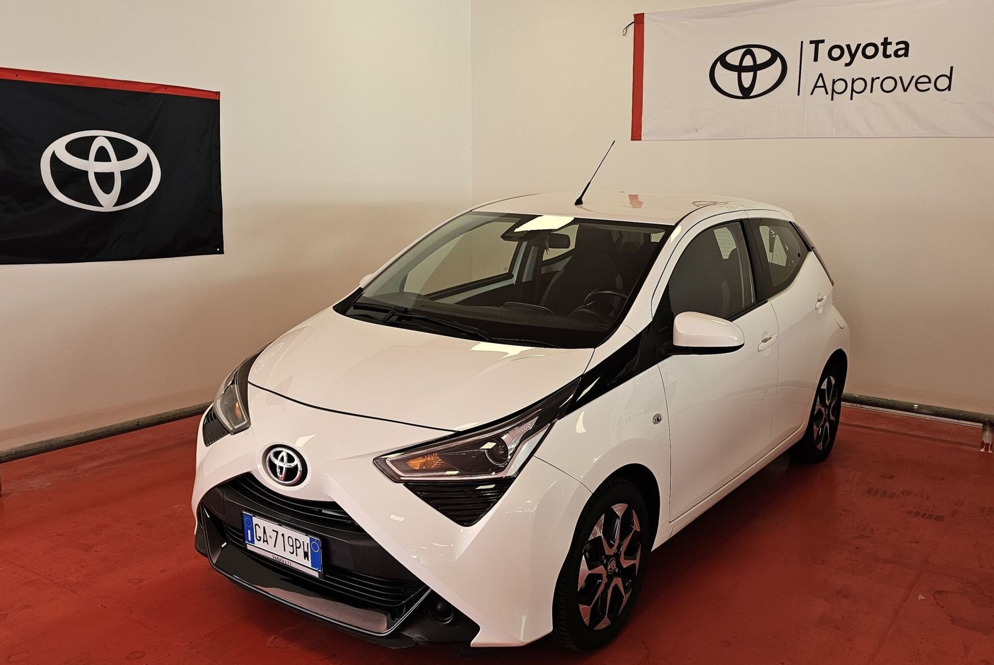 Toyota Aygo Connect 1.0 VVT-i 72 CV 5 porte x-play MMT del 2020 usata a Messina