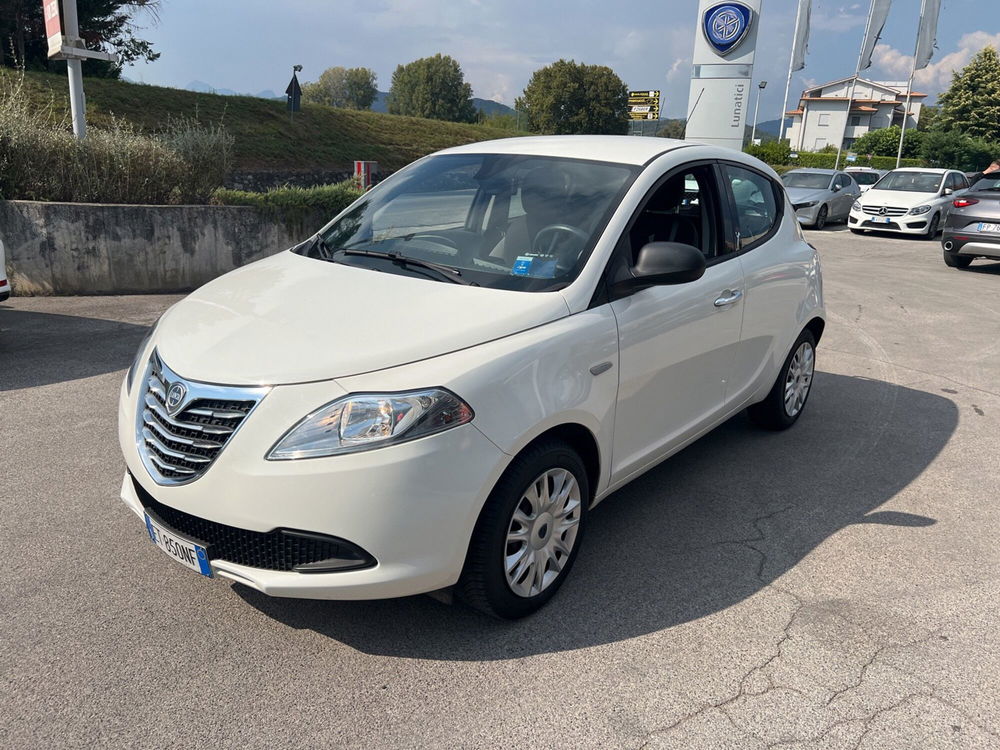 Lancia Ypsilon usata a Lucca