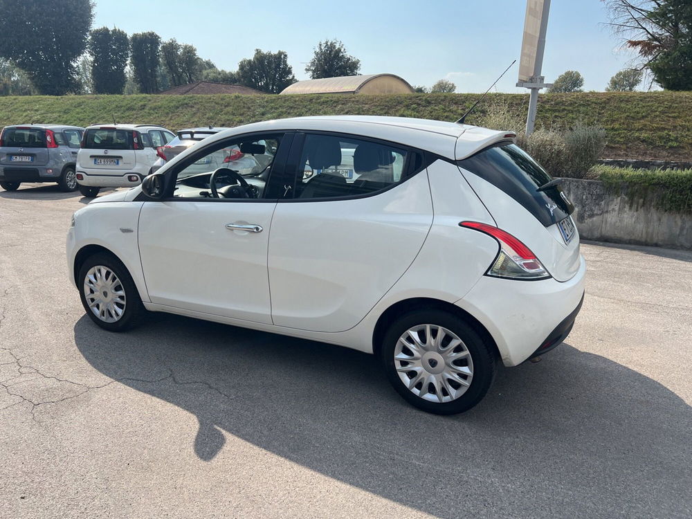 Lancia Ypsilon usata a Lucca (3)