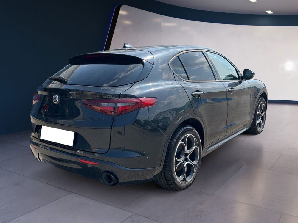 Alfa Romeo Stelvio usata a Torino (5)