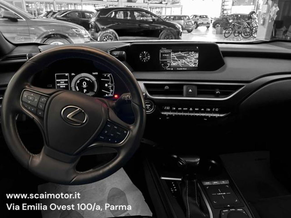 Lexus UX usata a Parma (10)