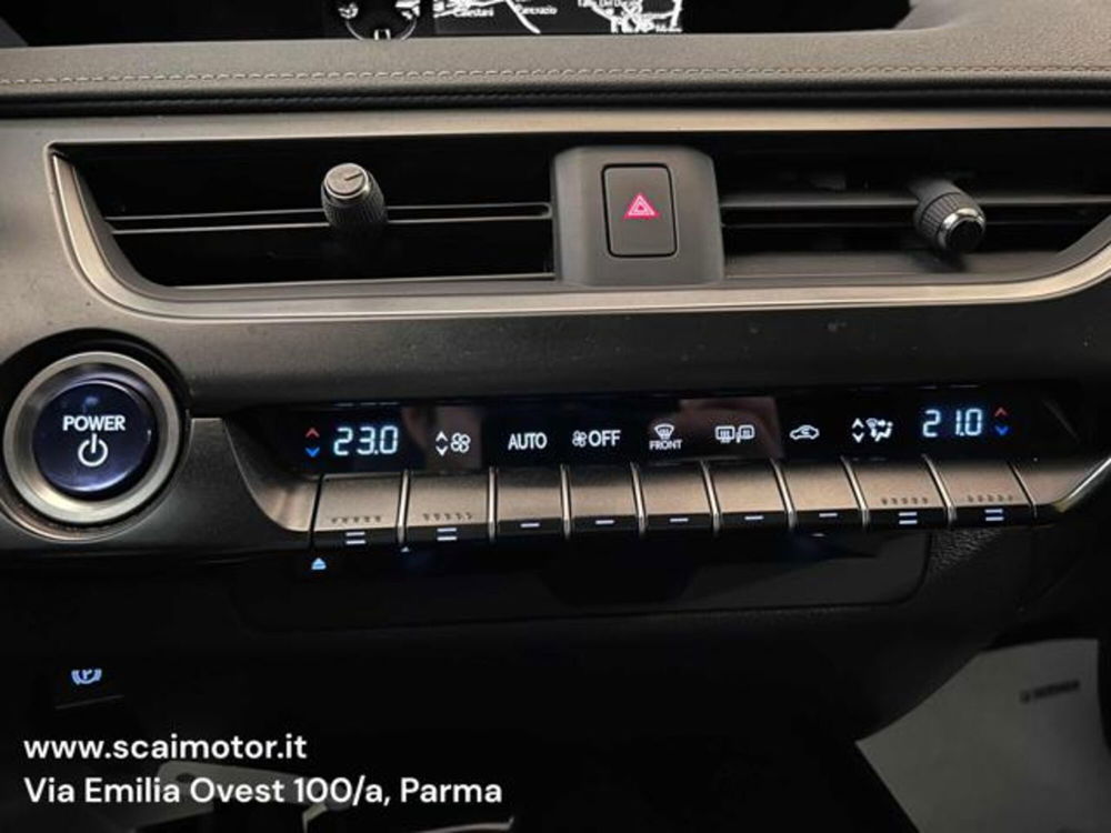 Lexus UX usata a Parma (17)