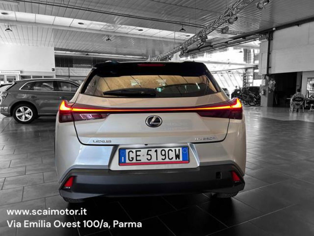 Lexus UX usata a Parma (4)