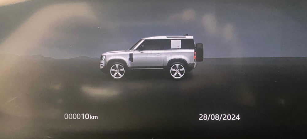 Land Rover Defender nuova a Pisa (10)