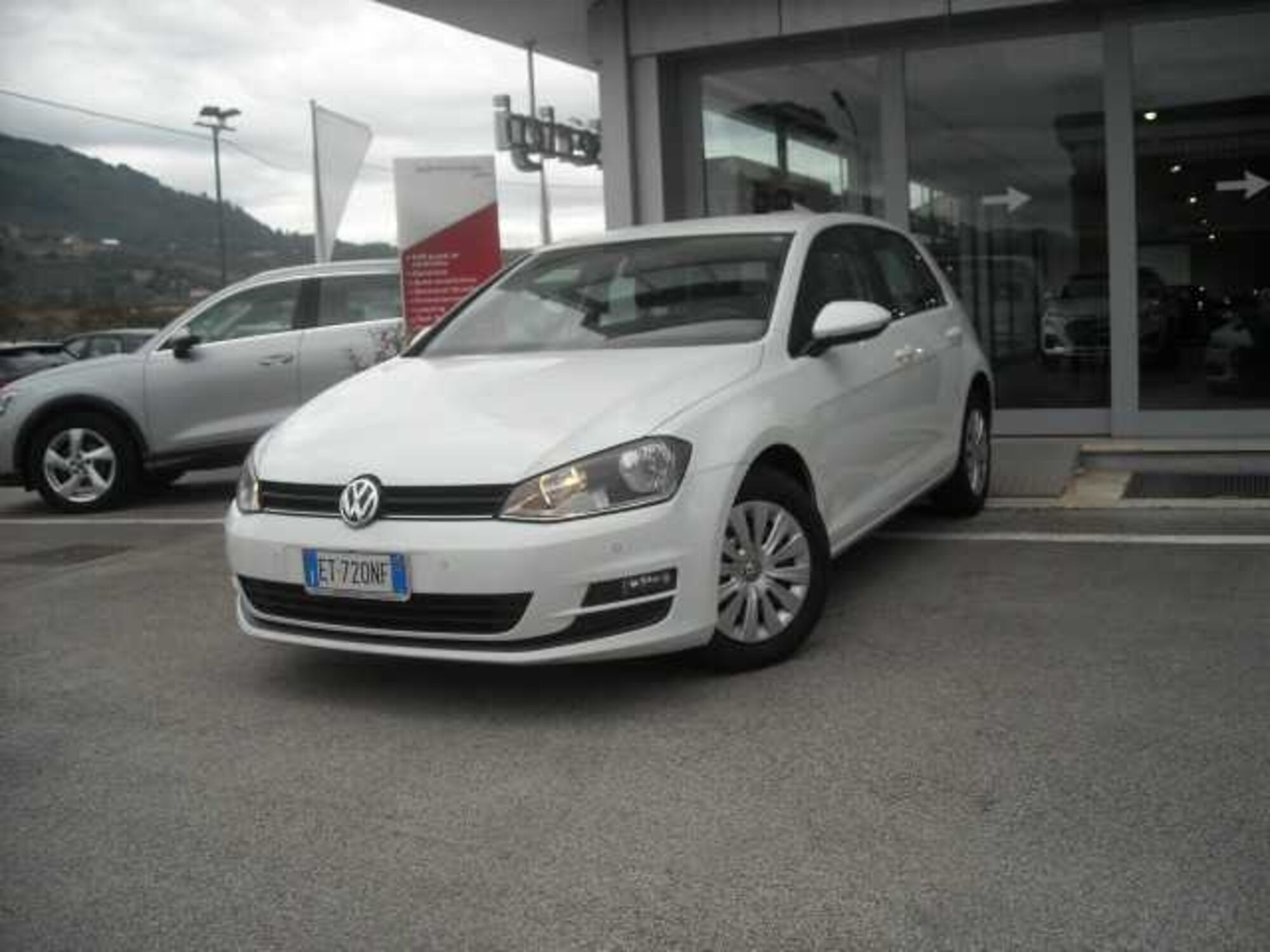 Volkswagen Golf 1.2 TSI 85 CV 5p. Trendline BlueMotion Technology  del 2014 usata a Lucca