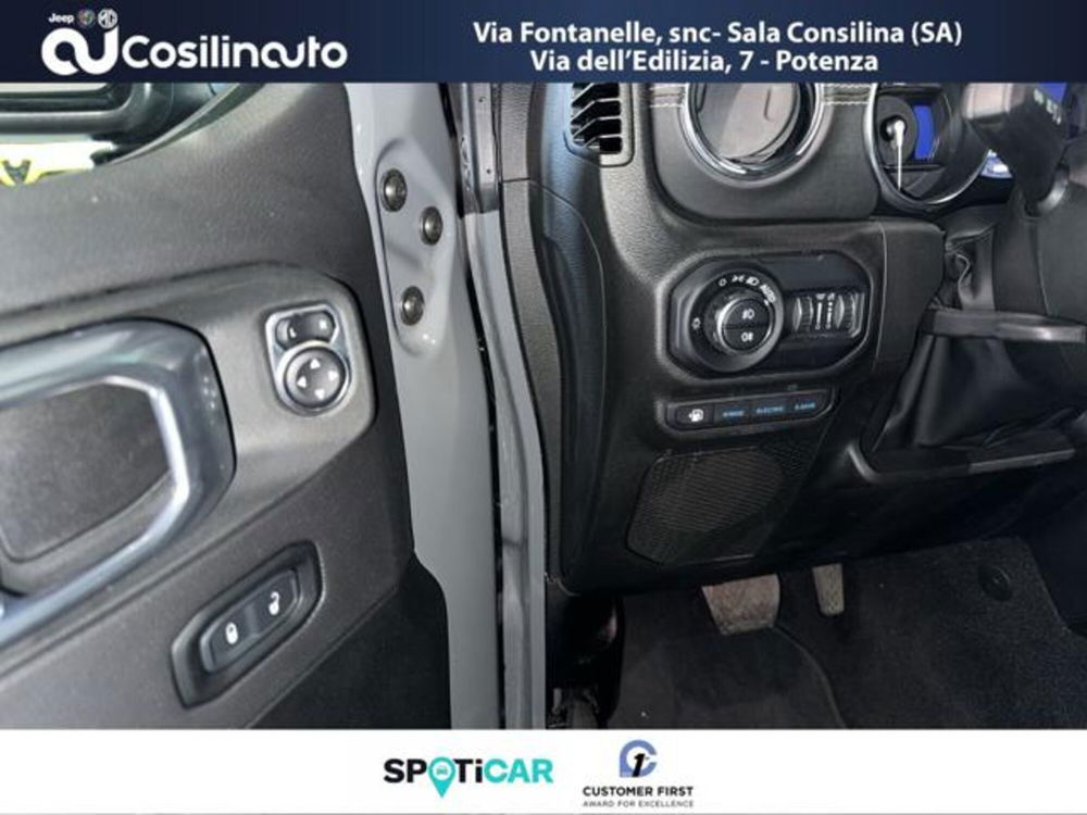 Jeep Wrangler Unlimited usata a Salerno (16)