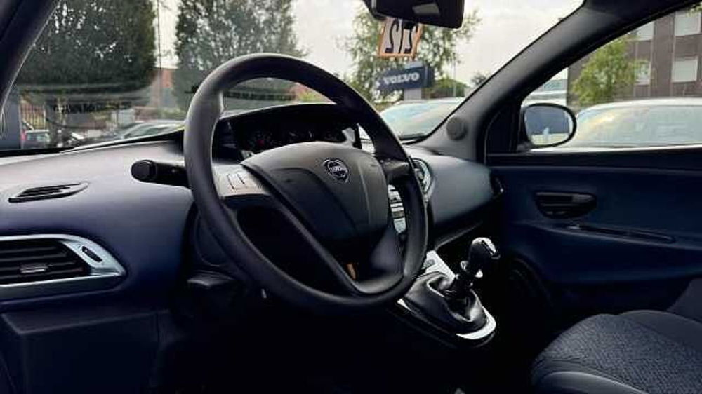 Lancia Ypsilon nuova a Milano (10)