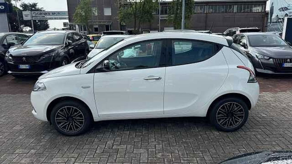 Lancia Ypsilon nuova a Milano (2)