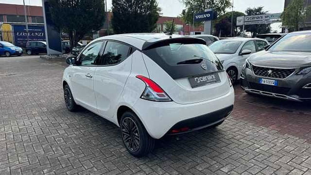 Lancia Ypsilon nuova a Milano (3)