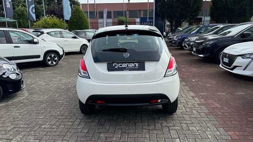 Lancia Ypsilon nuova a Milano (4)