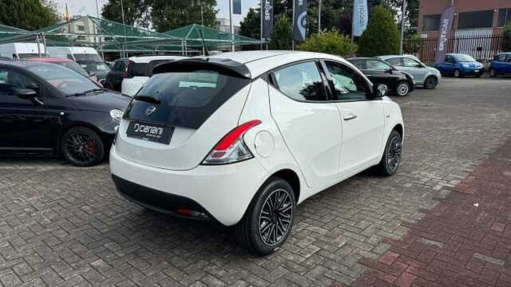 Lancia Ypsilon nuova a Milano (5)