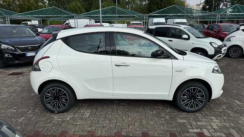 Lancia Ypsilon nuova a Milano (6)