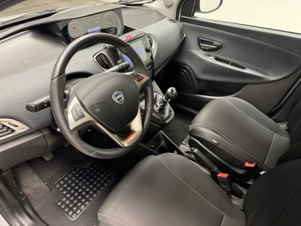 Lancia Ypsilon usata a Biella (13)