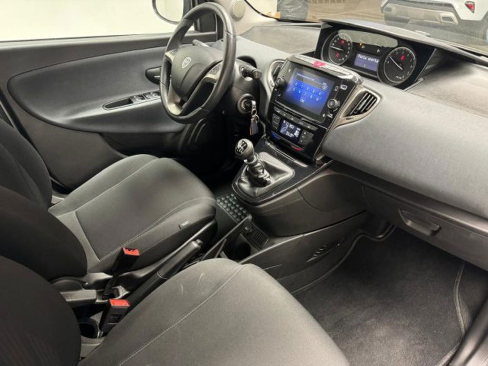 Lancia Ypsilon usata a Biella (15)