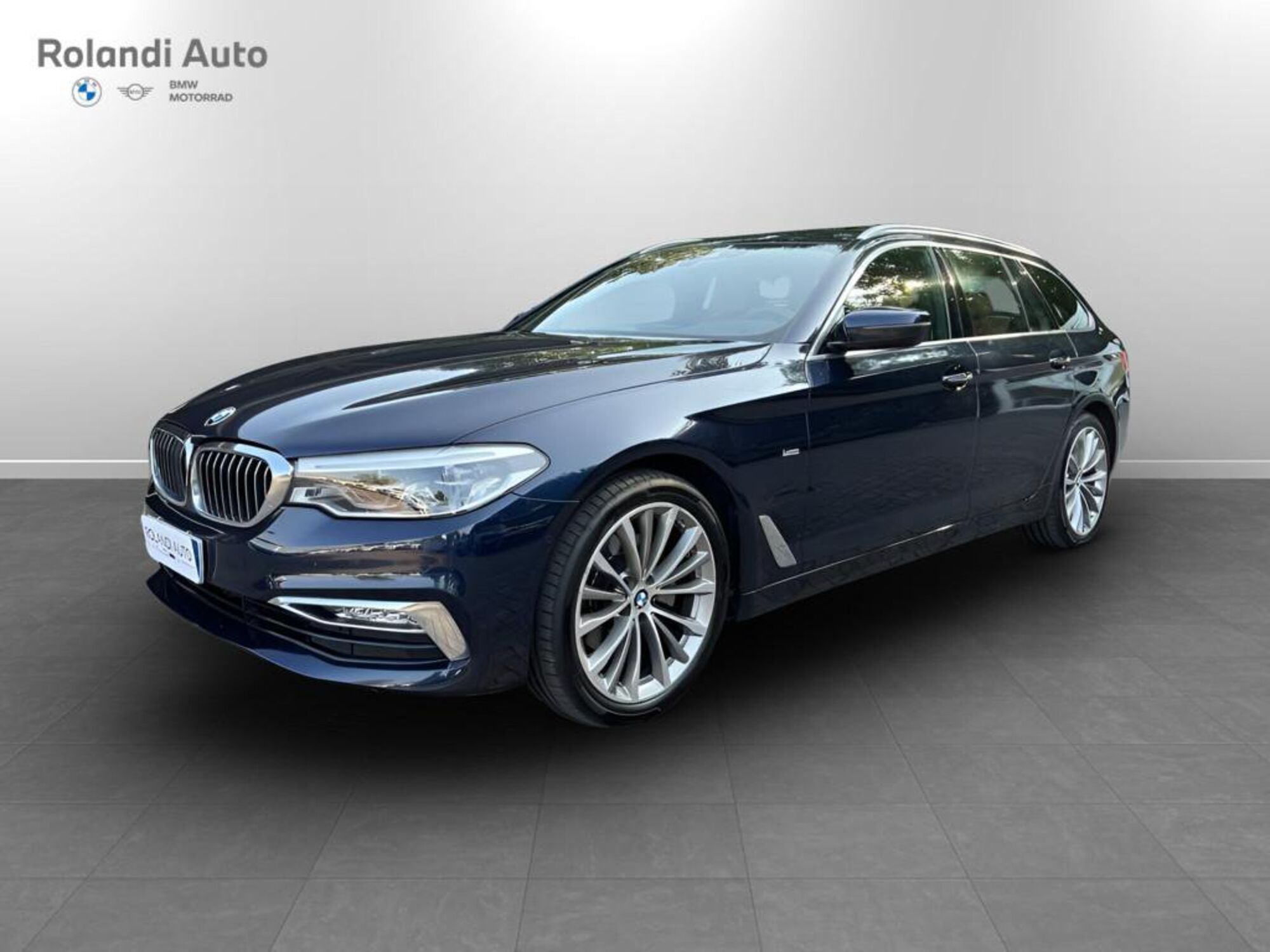 BMW Serie 5 Touring 520d  Luxury  del 2019 usata a Alessandria