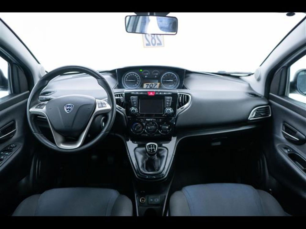 Lancia Ypsilon usata a Torino (8)