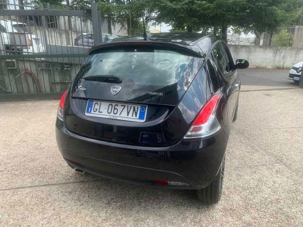 Lancia Ypsilon usata a Roma (10)