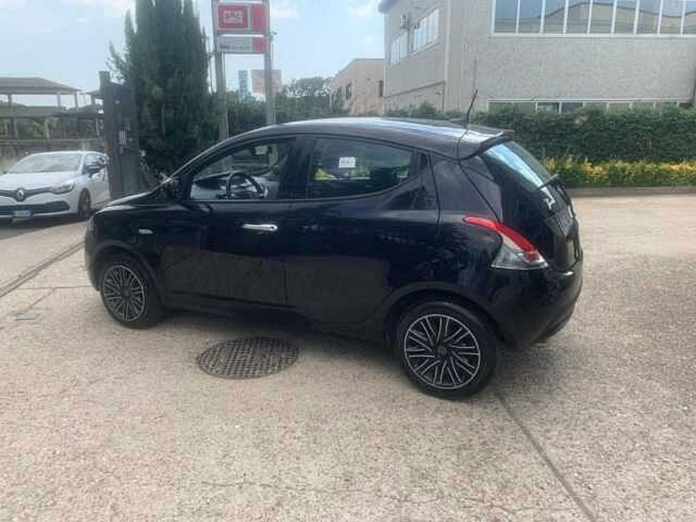 Lancia Ypsilon usata a Roma (4)