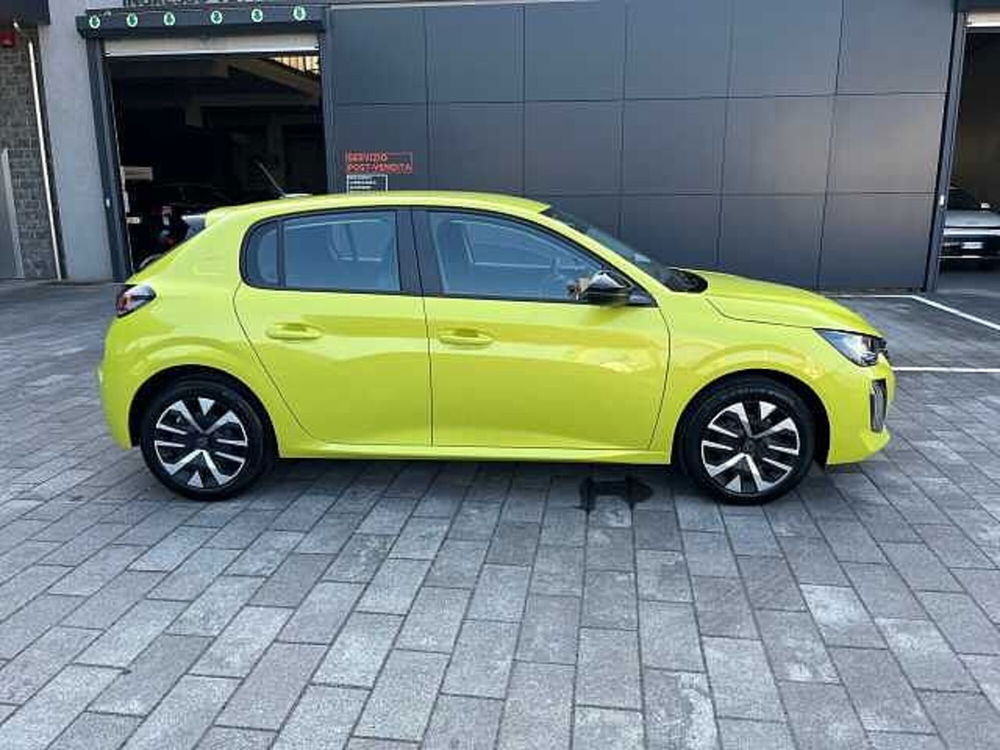 Peugeot 208 nuova a Milano (4)