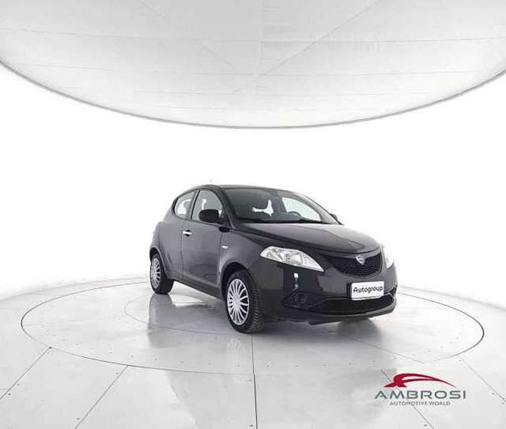 Lancia Ypsilon usata a Perugia (2)