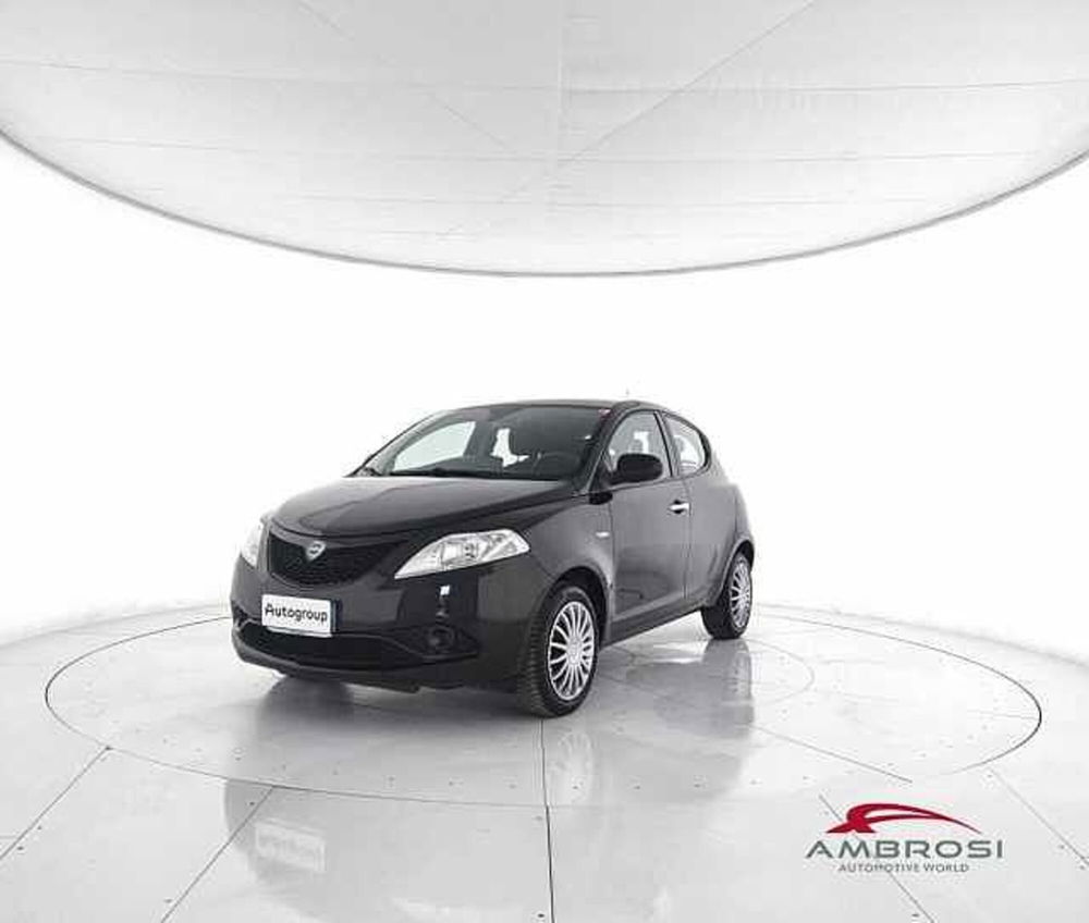 Lancia Ypsilon usata a Viterbo