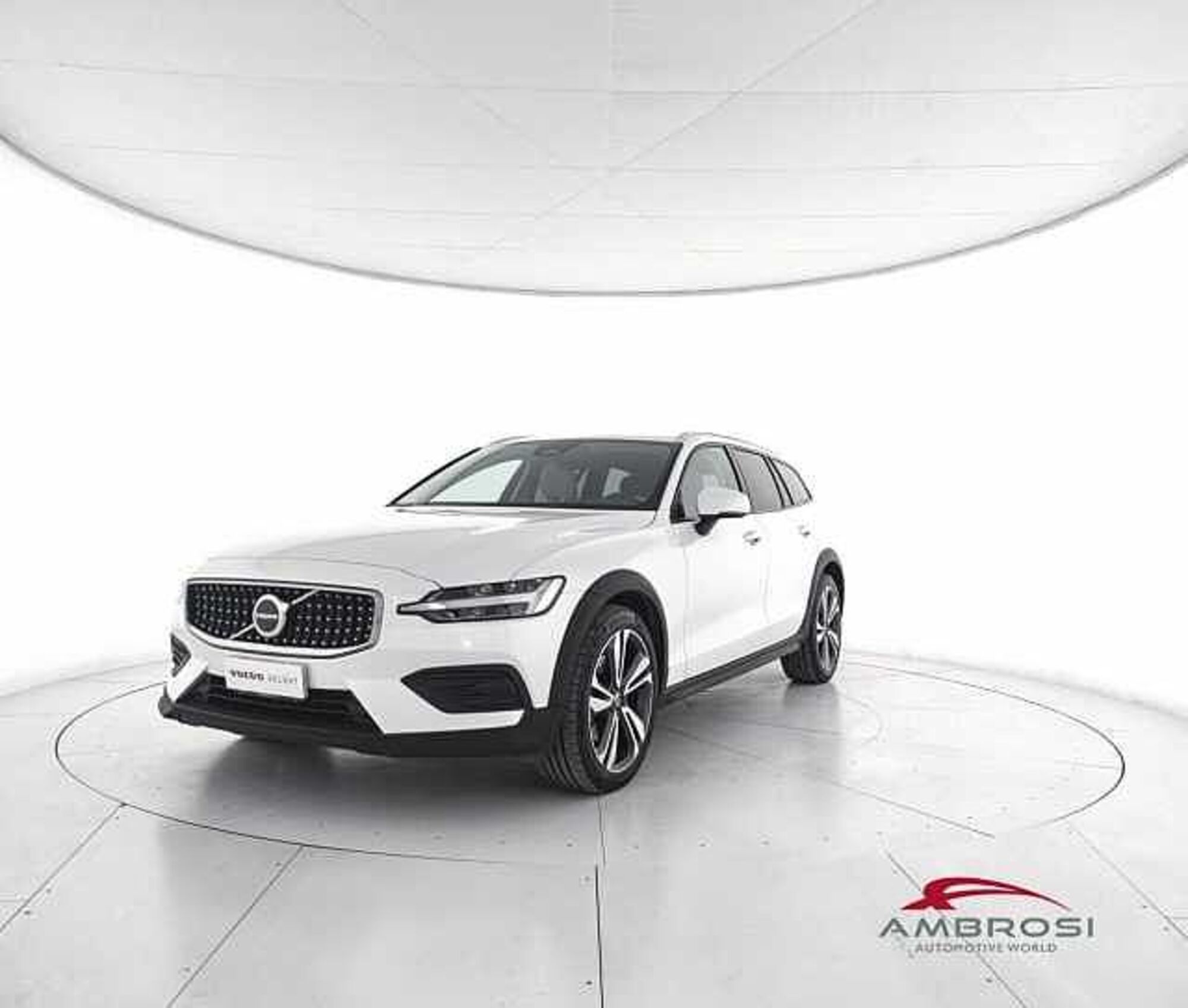 Volvo V60 Cross Country 2.0 b4 Plus awd auto del 2022 usata a Viterbo