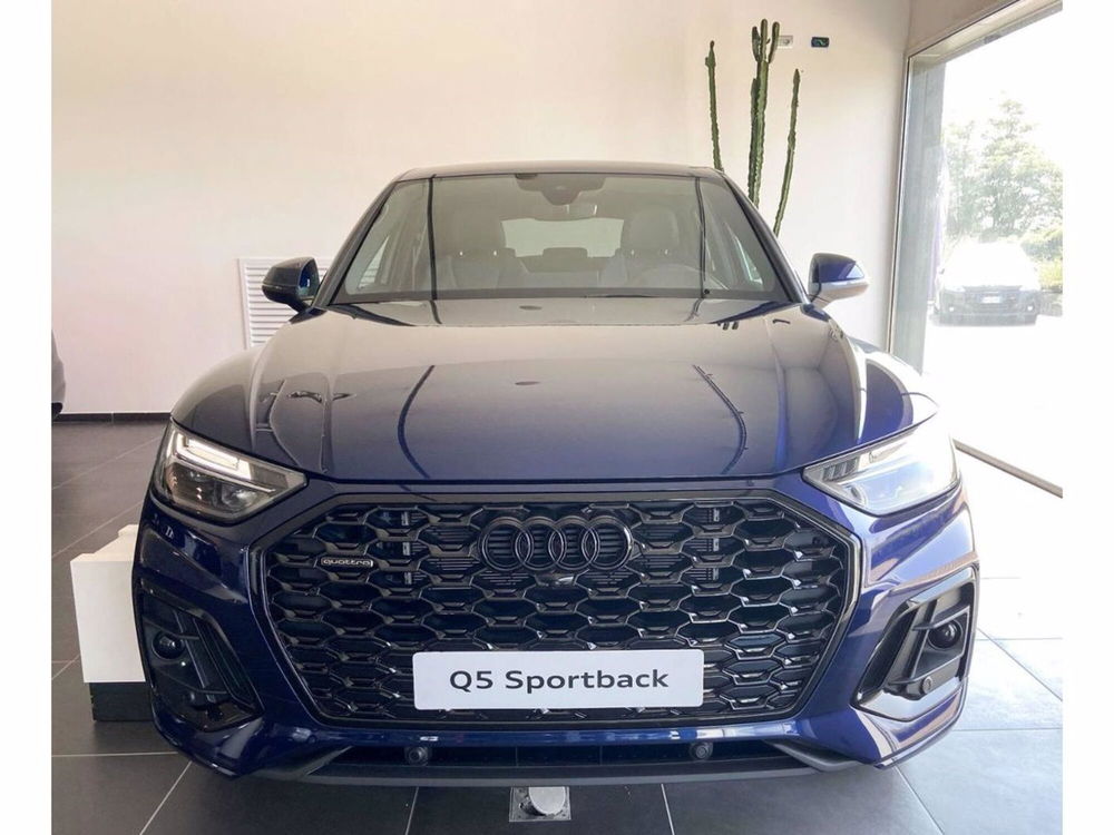 Audi Q5 Sportback nuova a Novara (2)