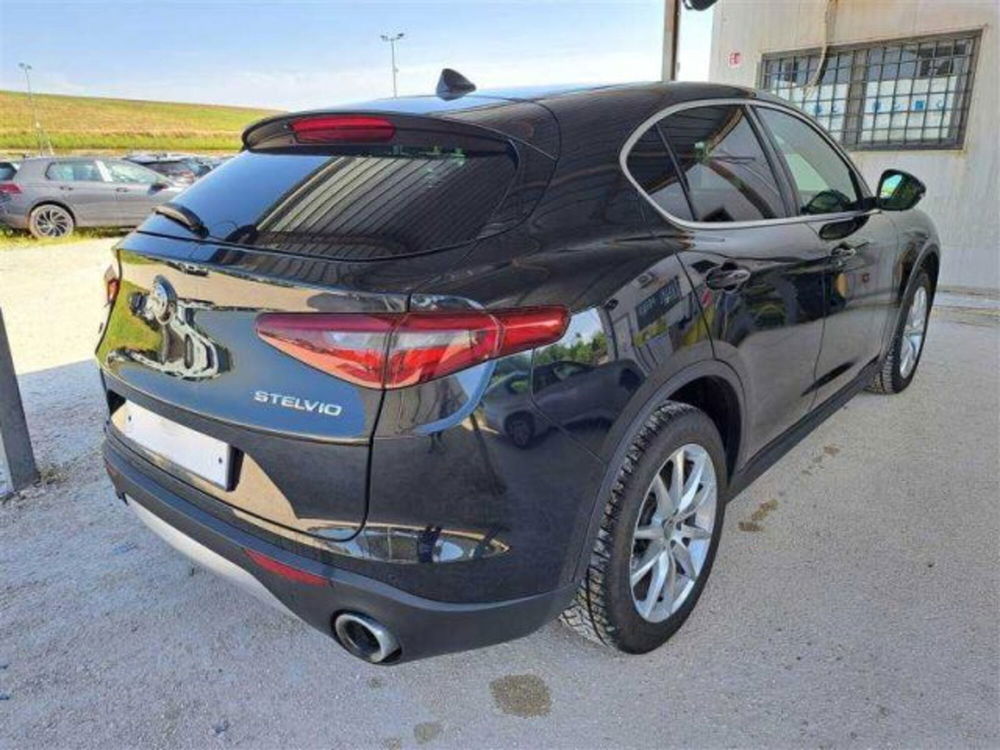 Alfa Romeo Stelvio usata a Bologna (2)