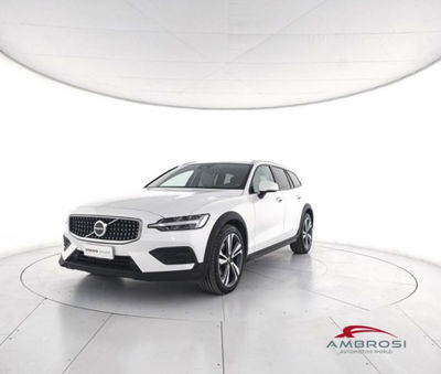 Volvo V60 Cross Country 2.0 b4 Plus awd auto del 2022 usata a Corciano