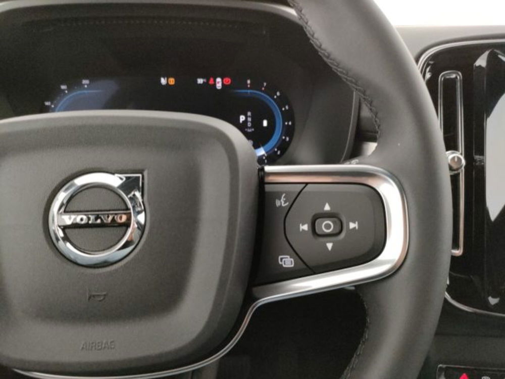 Volvo XC40 nuova a Modena (17)