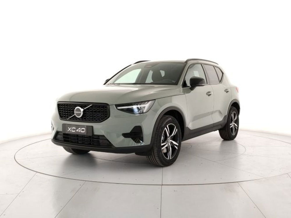 Volvo XC40 nuova a Modena (2)