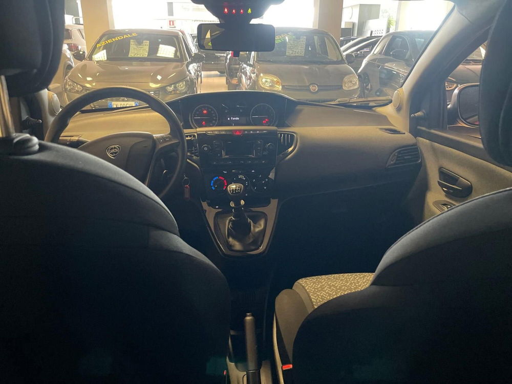 Lancia Ypsilon usata a Milano (10)