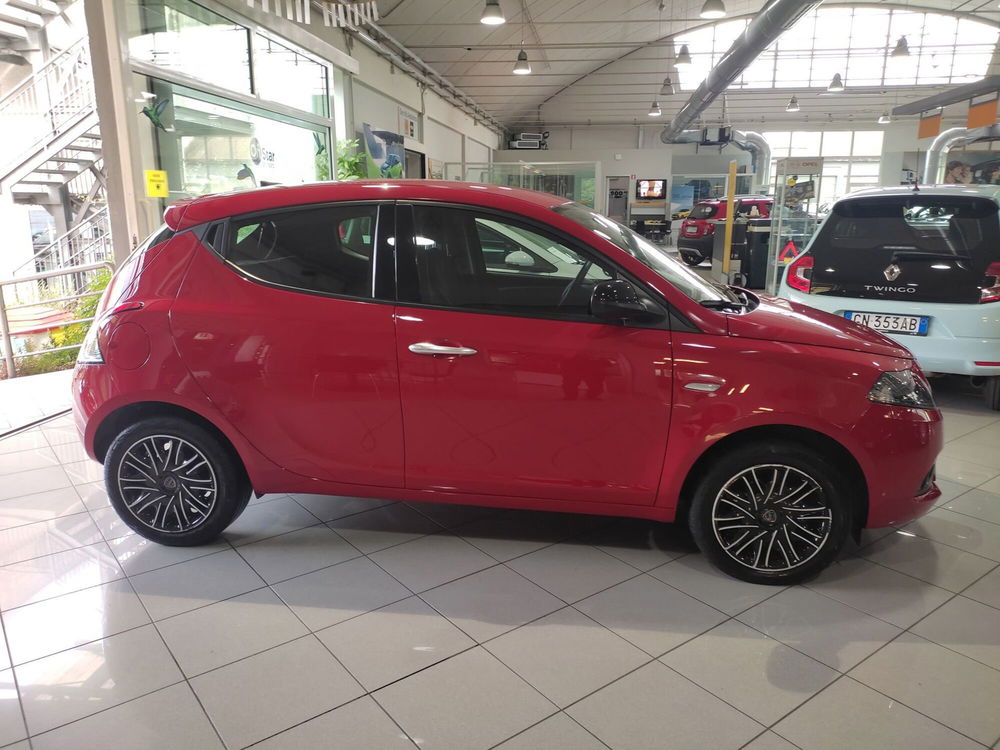 Lancia Ypsilon usata a Prato (4)