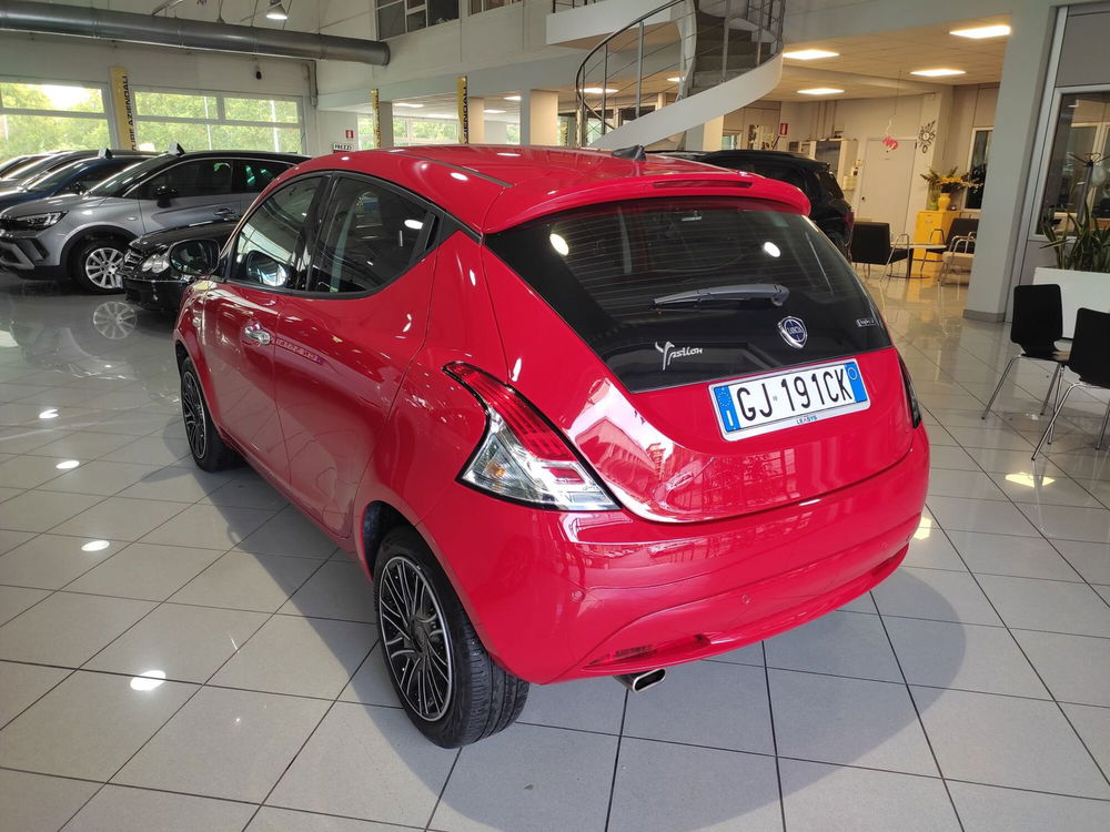 Lancia Ypsilon usata a Prato (7)