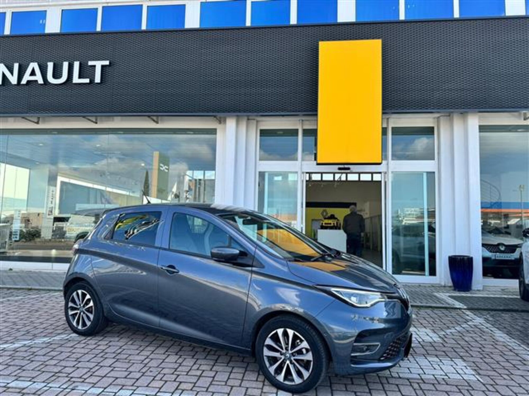 Renault Zoe Intens R135 Flex  del 2020 usata a Livorno