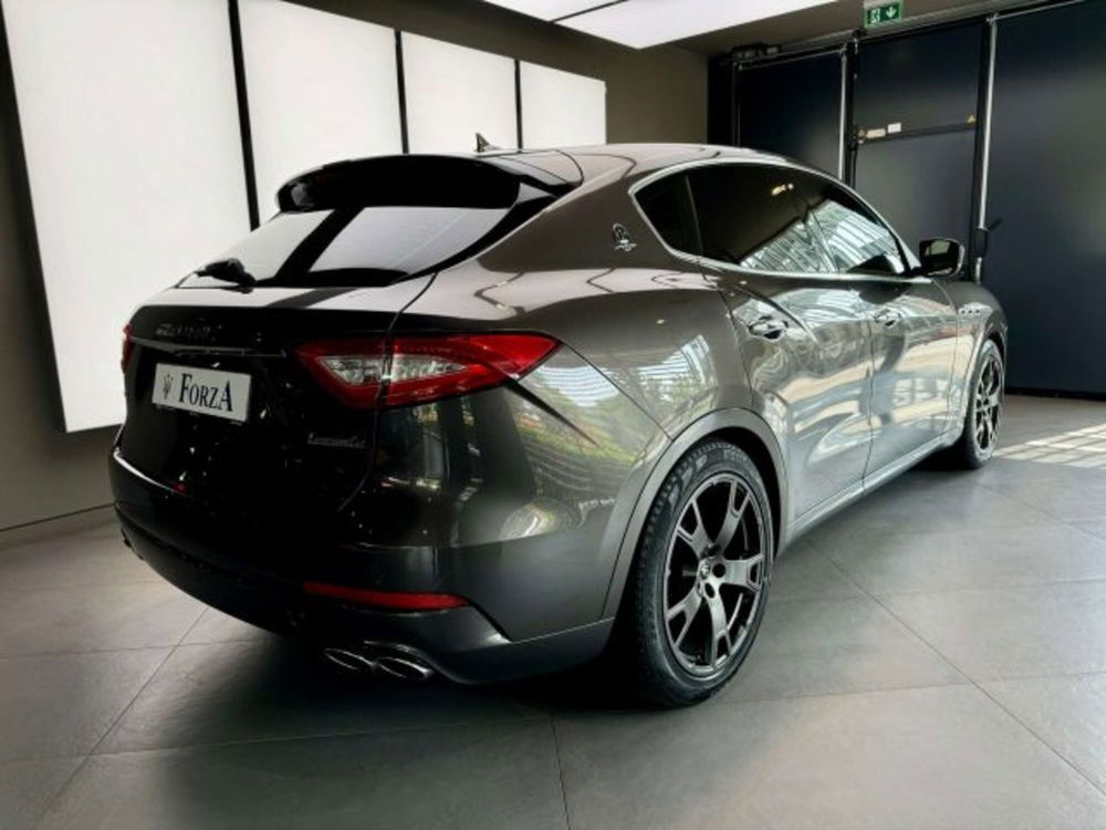 Maserati Levante usata a Torino (8)