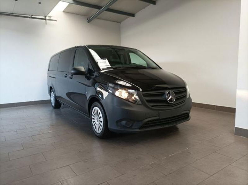 Mercedes-Benz Vito 2.0 116 CDI 4x4 PL Tourer Pro Extra-Long  del 2023 usata a Magenta