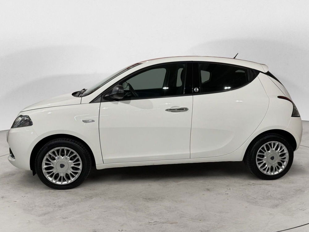 Lancia Ypsilon usata a Lecco (5)