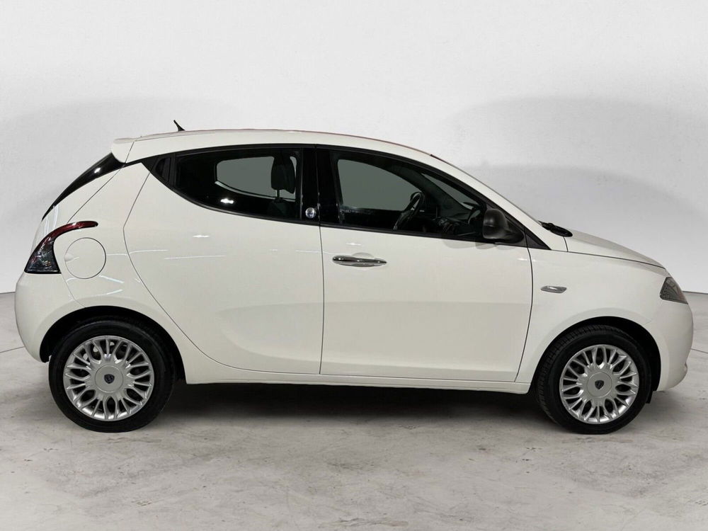 Lancia Ypsilon usata a Lecco (7)