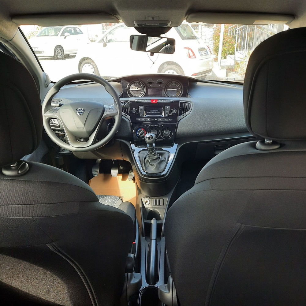 Lancia Ypsilon nuova a La Spezia (10)